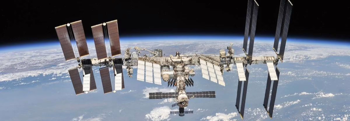 Astronautas Retidos na Estação Espacial